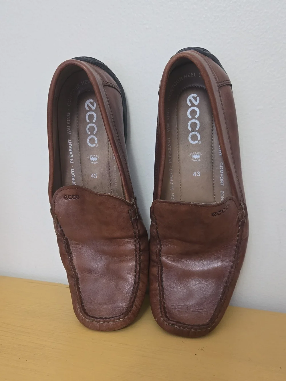 Ecco Men's Cognac Leather Slip-On Loafers